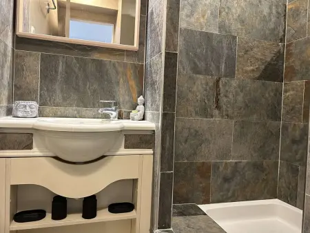 Grimaud : Appartement 3 Pces avec piscine et vue mer - Photo 8