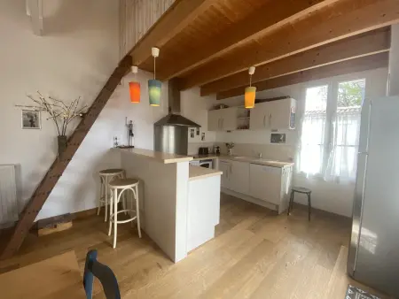 Villa rénovée à Fouras: 2 ch + mezzanine, proche plage/centre, jardin privatif, équipement complet - Photo 2