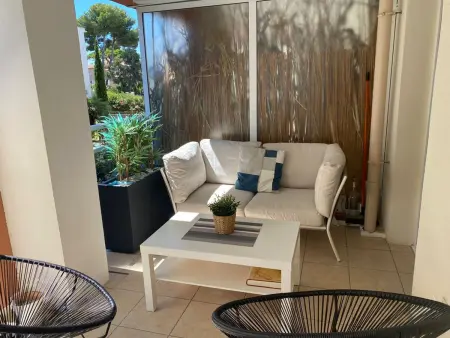 Hyères : T2 avec clim, piscine & parking au Port - Photo 1