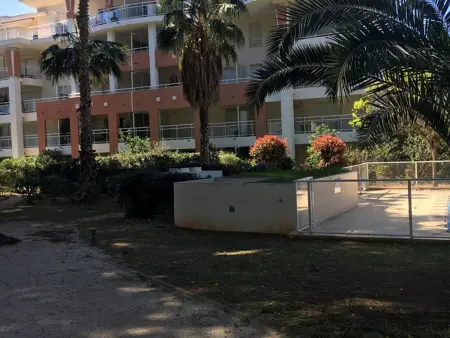 Hyères : T2 avec clim, piscine & parking au Port - Photo 9