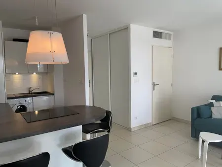 Hyères : T2 avec clim, piscine & parking au Port - Photo 10