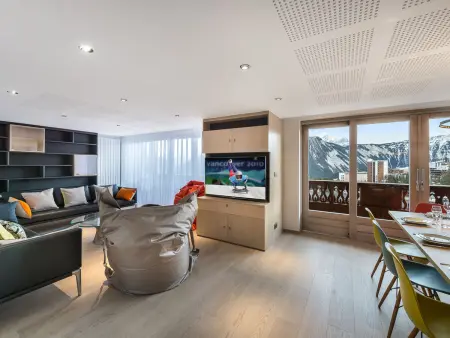 Appartement rénové 3 chambres, Courchevel 1850, avec balcon et parking - Photo 2