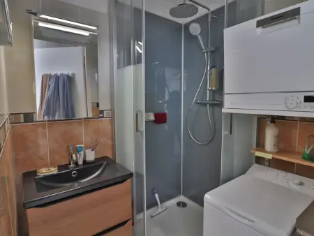 Magnifique 2 pièces rénové avec climatisation et parking privé - Photo 7