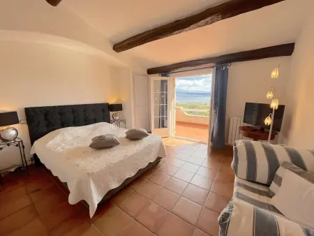 Villa spacieuse avec piscine et vue mer à Cavalaire - Photo 6
