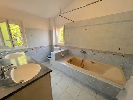 Villa spacieuse avec piscine et vue mer à Cavalaire - Photo 9