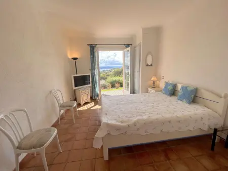 Villa spacieuse avec piscine et vue mer à Cavalaire - Photo 10