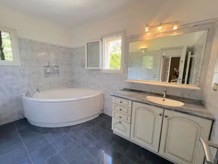Villa spacieuse avec piscine et vue mer à Cavalaire - Photo 14