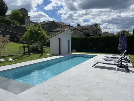 Villa moderne avec piscine privée et grand terrain en centre-ville - Photo 3
