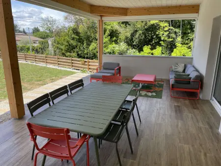 Villa moderne avec piscine privée et grand terrain en centre-ville - Photo 4