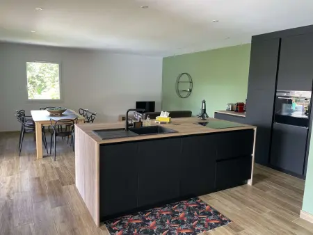 Villa moderne avec piscine privée et grand terrain en centre-ville - Photo 5