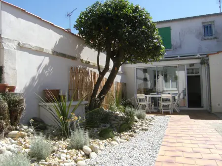 Maison à Fouras, 3 chambres, cour ombragée, proche centre et plages - Photo 2