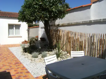 Maison à Fouras, 3 chambres, cour ombragée, proche centre et plages - Photo 3