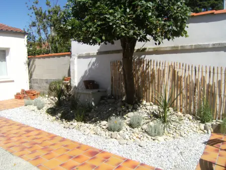 Maison à Fouras, 3 chambres, cour ombragée, proche centre et plages - Photo 4