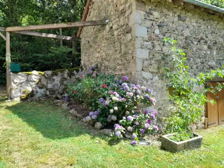 Écrin de verdure pour couple avec parking, Gite 2 personnes à Châtel Montagne - Photo 12
