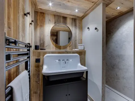 Appartement spacieux proche pistes avec jacuzzi et parking - Photo 13