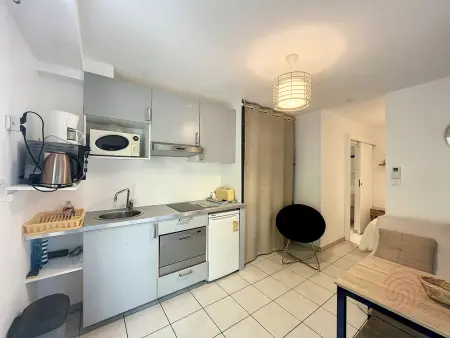 Charmant studio avec terrasse Sud, proche thermes et centre - Lamalou-les-Bains - Photo 3