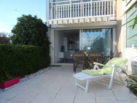 Palavas-les-Flots : T2 cabine climatisé en RDJ avec piscine et parking, à 400m de la plage - Photo 9