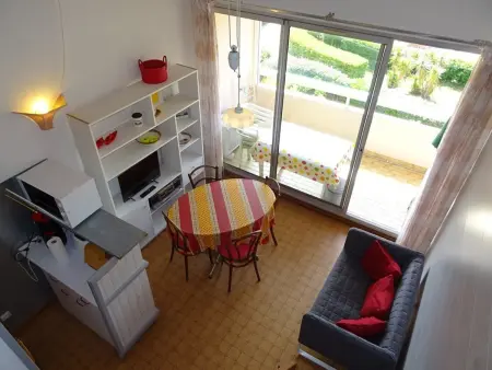 F2 Mezzanine avec Piscine, Parking et Climatisation à Palavas, Proche Plage et Centre-Ville - Photo 2