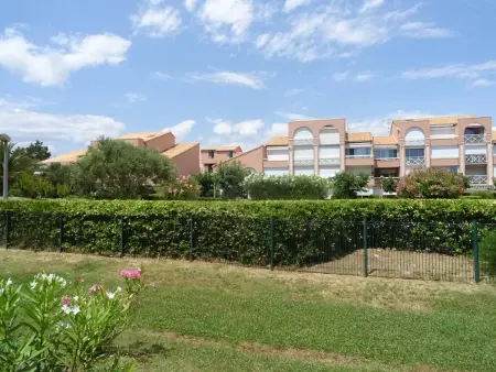 F2 Mezzanine avec Piscine, Parking et Climatisation à Palavas, Proche Plage et Centre-Ville - Photo 11