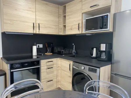 Appartement T2 rénové avec climatisation et internet, proche centre et étang de Thau - Photo 1