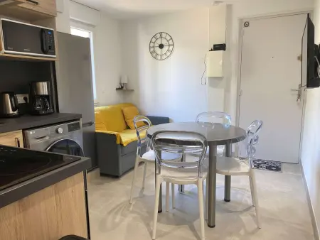 Appartement T2 rénové avec climatisation et internet, proche centre et étang de Thau - Photo 2