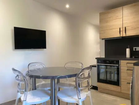 Appartement T2 rénové avec climatisation et internet, proche centre et étang de Thau - Photo 3
