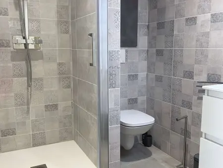 Appartement T2 rénové avec climatisation et internet, proche centre et étang de Thau - Photo 5