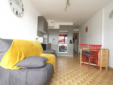Spacieux T2 rénové proche étang de Thau, climatisé, terrasse, parking, WiFi à 800m des thermes - Photo 2