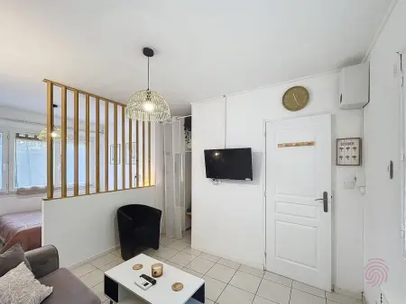 Appartement F1 avec Terrasse et Clim, à 650m des Thermes - Lamalou-les-Bains - Photo 8