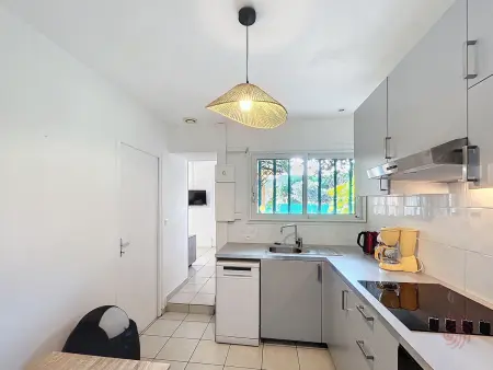 Appartement F1 avec Terrasse et Clim, à 650m des Thermes - Lamalou-les-Bains - Photo 11