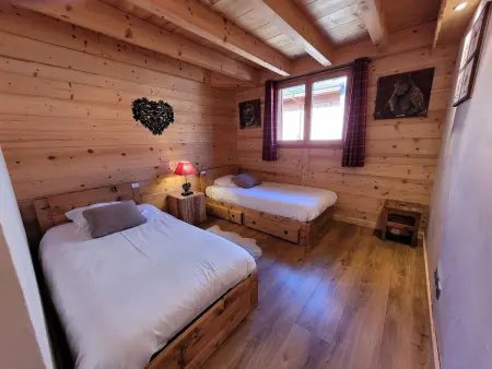 Grand appartement au cœur du village avec parking - Photo 3