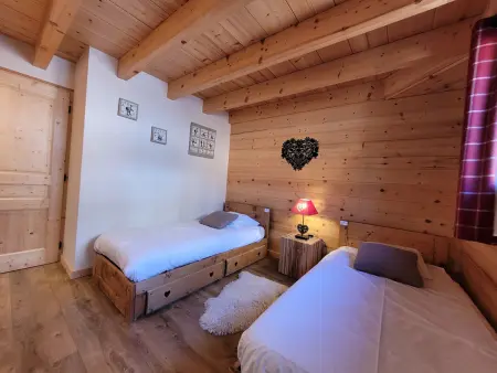 Grand appartement au cœur du village avec parking - Photo 4