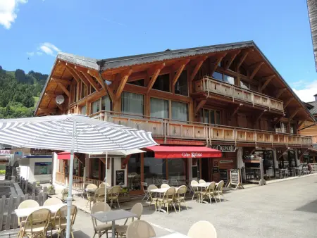 Grand appartement au cœur du village avec parking - Photo 14