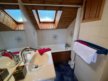 Chaleureux Appartement au Centre Village avec Cheminée - Photo 9