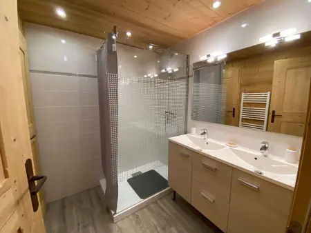 Charmant appart 4 pers. avec chambre indép., terrasse, Wi-Fi, parking, skis, proche Crest-Voland - Photo 4