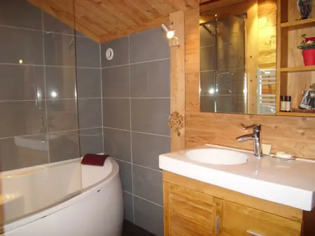 Chalet 8 pers. à 350m des pistes, 4 ch., WiFi, garage, poêle à bois, ensoleillé, Crest-Voland - Photo 3