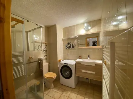 Appartement pour 4 pers. terrasse, proche centre et pistes, parking garage - Photo 3