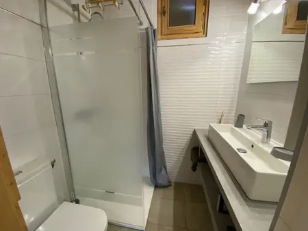 Studio 4 pers. rénové, proximité pistes & commerces, balcon/terrasse, parking privé - Photo 5