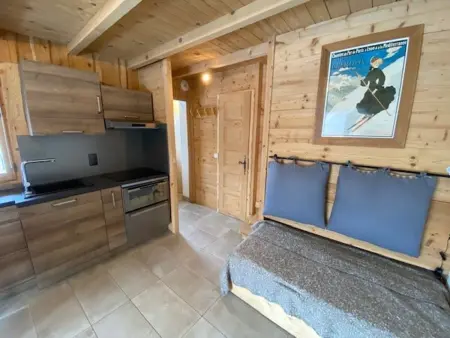 Studio 4 pers. rénové, proximité pistes & commerces, balcon/terrasse, parking privé - Photo 6