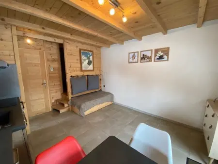 Studio 4 pers. rénové, proximité pistes & commerces, balcon/terrasse, parking privé - Photo 7