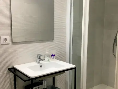 Loft moderne rénové, 4 pers, clim, Wi-Fi, centre historique, près plage - Tossa de Mar - Photo 17