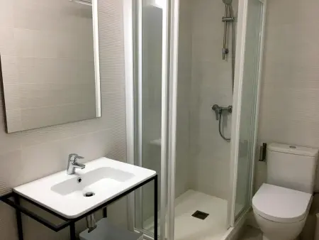 Loft moderne rénové, 4 pers, clim, Wi-Fi, centre historique, près plage - Tossa de Mar - Photo 18