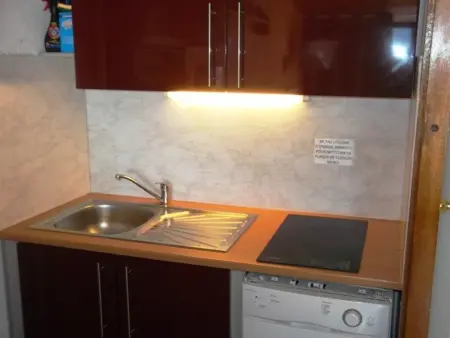 Maxi-studio 6 pers avec balcon sud, proche commerces et sports, accès pistes navette gratuite - Photo 3