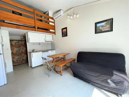Studio mezzanine climatisé avec piscine, terrasse, parking privé et proche plage - Gruissan - Photo 2