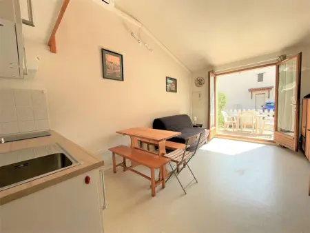 Studio mezzanine climatisé avec piscine, terrasse, parking privé et proche plage - Gruissan - Photo 6
