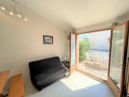 Studio mezzanine climatisé avec piscine, terrasse, parking privé et proche plage - Gruissan - Photo 9