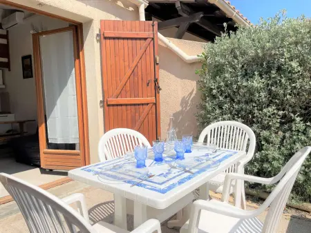 Studio mezzanine climatisé avec piscine, terrasse, parking privé et proche plage - Gruissan - Photo 11