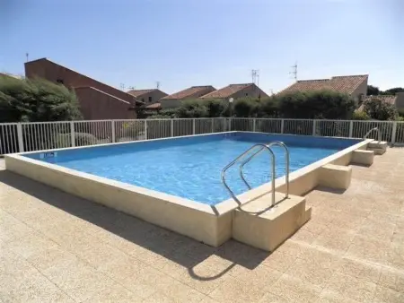 Studio mezzanine climatisé avec piscine, terrasse, parking privé et proche plage - Gruissan - Photo 12