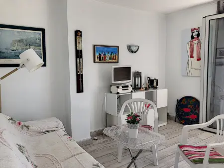 Appartement avec balcon, jardin, et accès plage - Photo 8