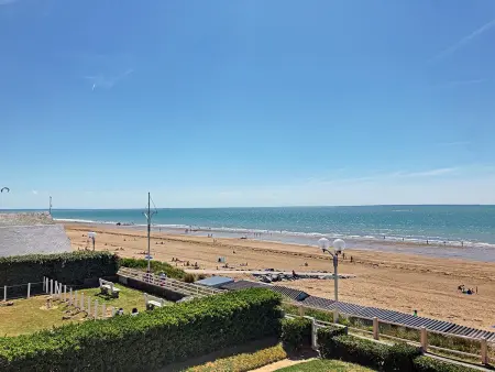 Appartement avec balcon, jardin, et accès plage - Photo 16